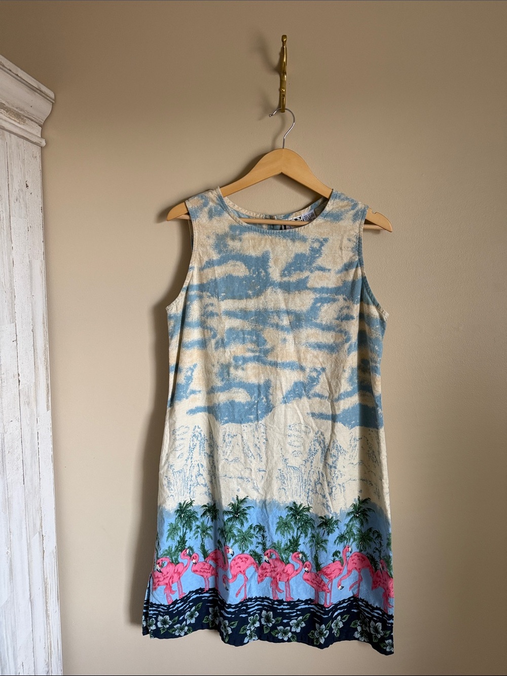 Sleeveless Tropical Flamingo Shift Dress in Cream and Blue